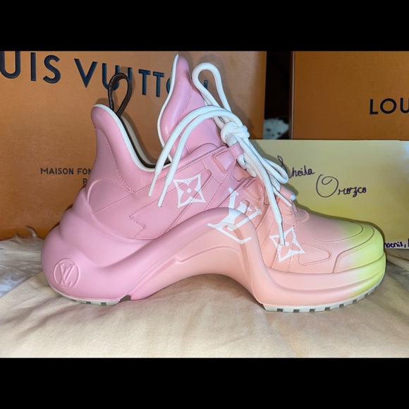 Louis Vuitton Archlight 2021 by the Pool collection limited edition - Picture 2 of 12